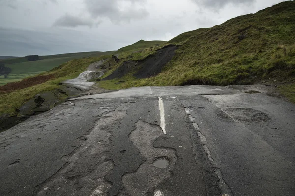 Landscape of collapsed A625 road in Peak District UK — Stock Photo, Image