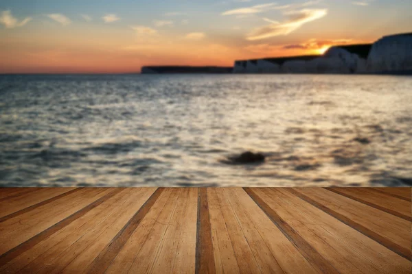 Imagen de paisaje de la puesta de sol sobre Birling Gap en Inglaterra con woode —  Fotos de Stock