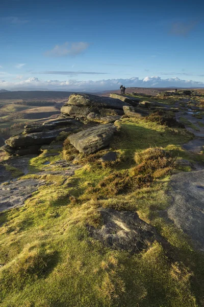 Hermosa tarde por la noche la luz de otoño sobre Stanage Edge Peak Distr —  Fotos de Stock