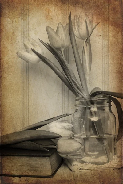 Still life bild av vårblommor med vintage textur filter e — Stockfoto