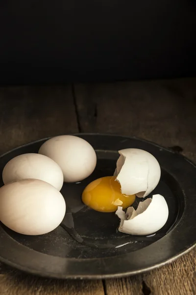 Fresh duck eggs in moody vintage retro style natural lighting se — Stock Photo, Image