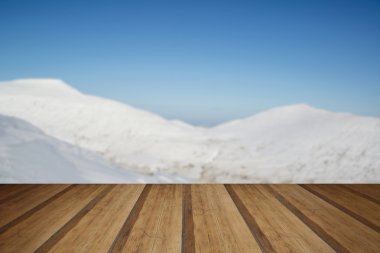 Kış karla kaplı ile çarpıcı mavi gökyüzü dağ manzarası