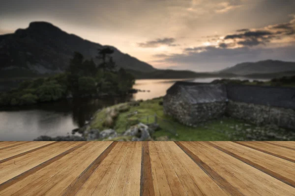 Prachtige berg en lake zonsopgang reflecties mooie landsca — Stockfoto