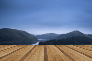 sonbaharın unutulmaz f ile göl sabaha Moody peyzaj görüntüsü