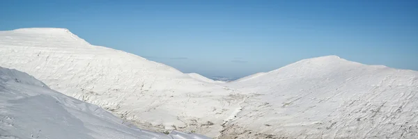 Stunning Winter panoramic landscape snow covered countryside wit — Stock Photo, Image