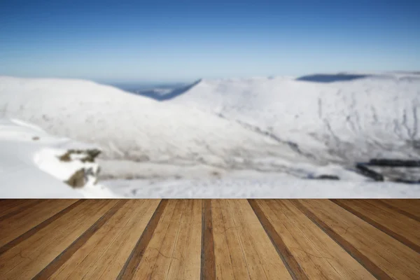 Atemberaubende Aussicht auf die Landschaft von der Spitze der schneebedeckten Berge in w — Stockfoto