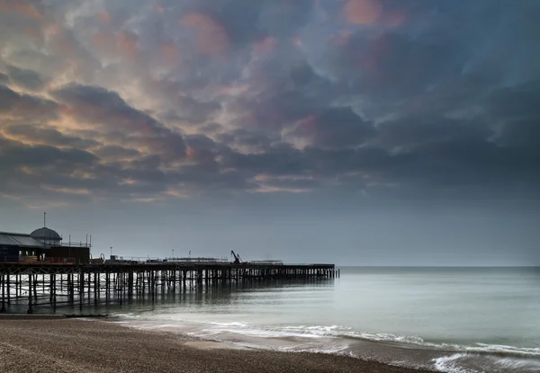 Amanecer paisaje de muelle en construcción y desarrollo —  Fotos de Stock