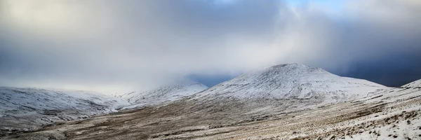Impresionante Invierno paisaje panorámico nevado campo ingenio —  Fotos de Stock