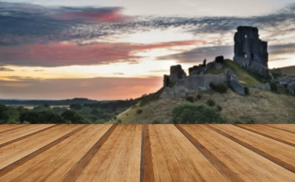 Beautiful Summer sunrise over landscape of medieval castle ruins — Stock Photo, Image