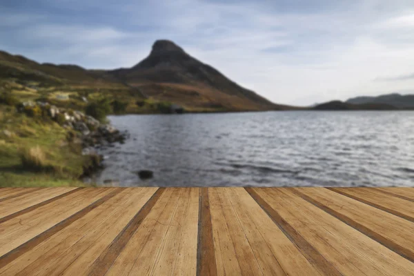 Fantastisk sommar gryning över bergskedjan med sjön och vackra — Stockfoto