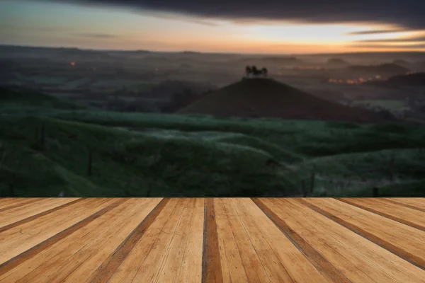 Bella alba paesaggio di colline che si affaccia luminosamente l — Foto Stock