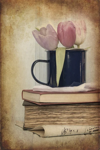 Still life image of Spring flowers with vintage texture filter e — Stock Photo, Image