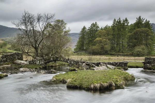 Tormentoso cielo dramático sobre el paisaje de Lake District —  Fotos de Stock