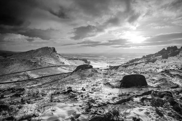 Splendido paesaggio panoramico invernale campagna innevata in — Foto Stock