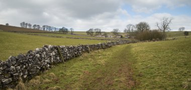 Peak District güneşli Sprin üzerinde güzel parlak manzara görüntüsü
