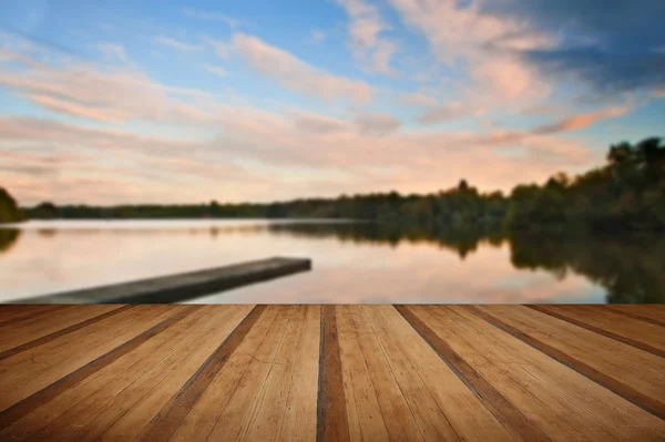 Bellissimo tramonto sul lago Autunno Autunno con riflesso cristallino — Foto Stock