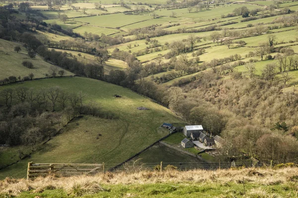 Peak District İngiltere'de güzel güneşli manzara ünlü sto ile — Stok fotoğraf