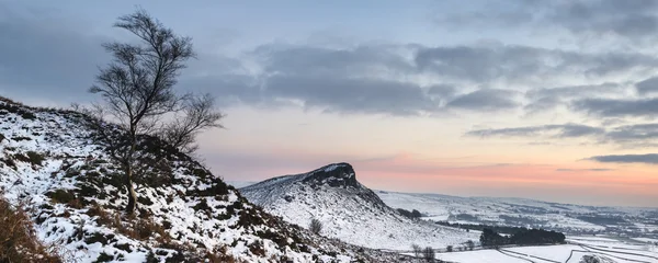 Splendido paesaggio panoramico invernale campagna innevata arguzia — Foto Stock