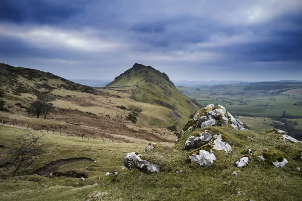 Impresionante paisaje de Chrome Hill y Parkhouse Hill en Peak Dis — Foto de Stock