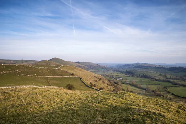 Impresionante paisaje de Chrome Hill y Parkhouse Hill en Peak Dis — Foto de Stock