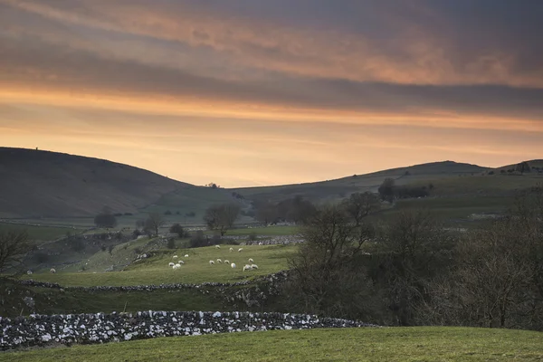 Stunning landscape of Chrome Hill and Parkhouse Hill in Peak Dis — Stock Photo, Image