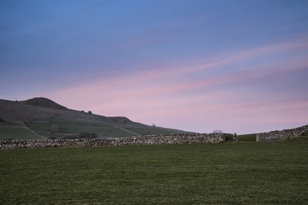 영국에서 피크 지구 풍경을 아름 다운 파스텔 석양 — 스톡 사진