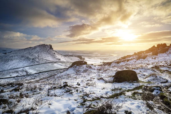 Stunning Winter sunset over countryside landscape with dramatic — Stock Photo, Image