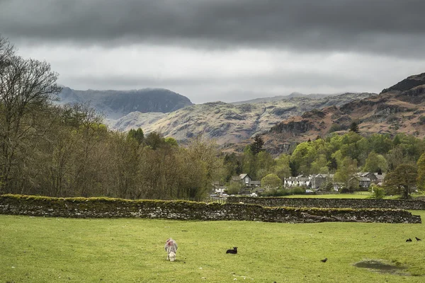 Lake District landskap med stormig himmel över landsbygden anf fie — Stockfoto