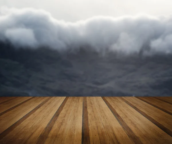 Paisagem Homem velho de Consiton inversão de nuvem de montanha no Lago D — Fotografia de Stock