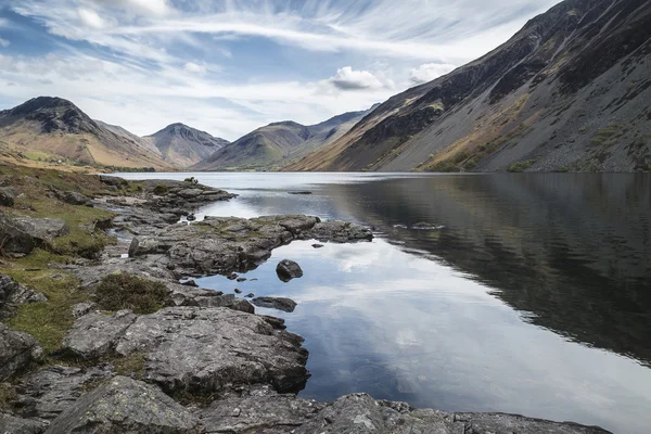 Stunning landscape of Wast Water and Lake District Peaks on Summ Royalty Free Stock Photos