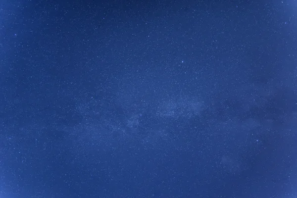 Vía Láctea imagen de galaxia del cielo nocturno con estrellas claras —  Fotos de Stock