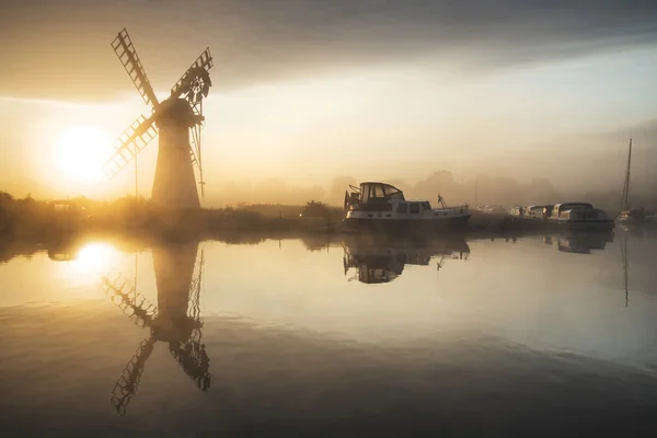 Stunnnig landscape of windmill and calm river at sunrise on Summ — Zdjęcie stockowe