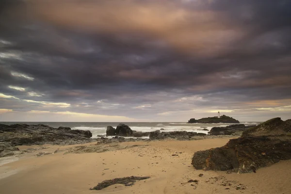 Bellissimo paesaggio alba del faro di Godrevy sulla Cornovaglia co — Foto Stock