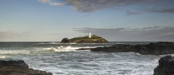 Vacker soluppgång landskap av Godrevy lighthouse på Cornwall co — Stockfoto