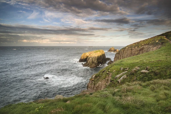 Hermoso paisaje del amanecer de Land 's End en Cornwall Inglaterra — Foto de Stock