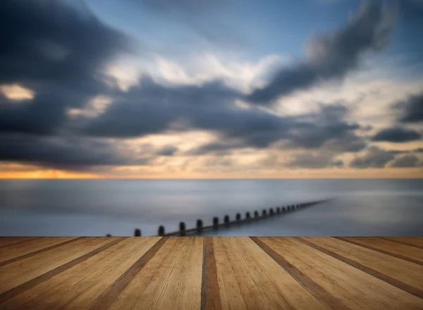 Imagem de conceito vibrante de exposição longa bonita do oceano no por do sol — Fotografia de Stock