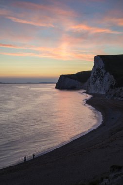 Durdle kapı güzel günbatımı manzara görüntüsü