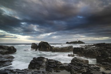 Godrevy Corwnall İngiltere'de güzel gündoğumu peyzaj görüntüsü