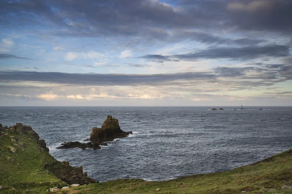 Çarpıcı gündoğumu manzara görüntü Land's End Cornwall Engla içinde — Stok fotoğraf