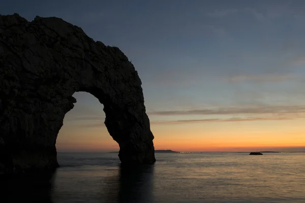 Beautiful sunset silhouette landscape image of Durdle Door in En — Stock Photo, Image