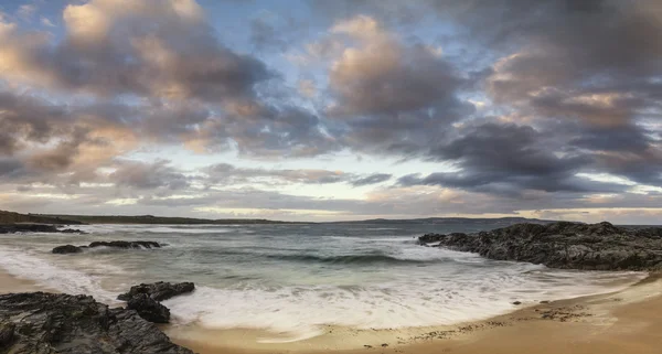 Vacker soluppgång liggande bild av Godrevy i Corwnall England — Stockfoto