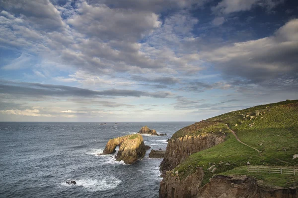 Impresionante imagen del paisaje del amanecer del fin de la tierra en Cornwall Engla — Foto de Stock
