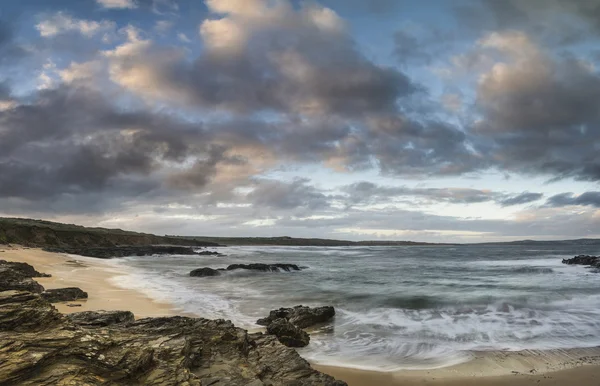 Vacker soluppgång liggande bild av Godrevy i Corwnall England — Stockfoto