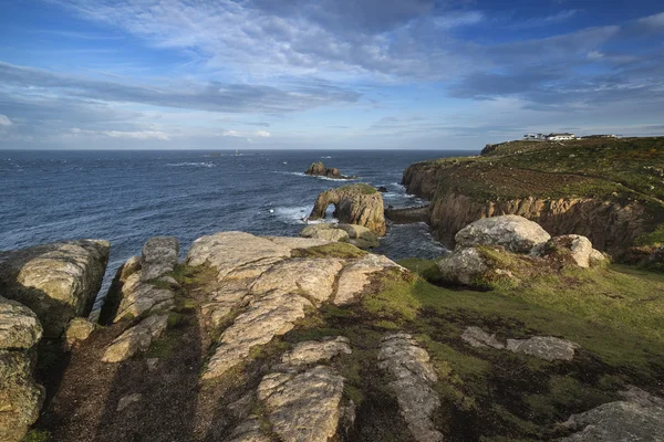 Çarpıcı gündoğumu manzara görüntü Land's End Cornwall Engla içinde — Stok fotoğraf