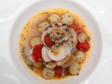 Суп с клецками и морепродуктами