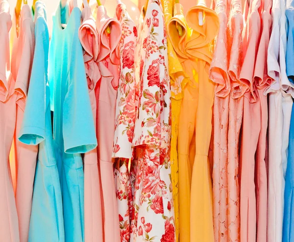 Женская одежда на вешалках — Stock Photo, Image