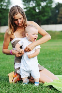 bağıran çocuk ile anne