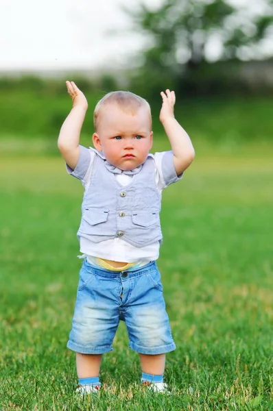 El niño tiene algún problema. — Foto de Stock