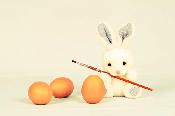 Funny bunny z jaj i szczotki Zdjęcie Stockowe