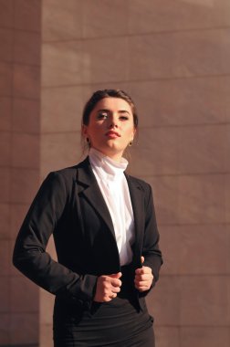 güzel iş kadın portresi